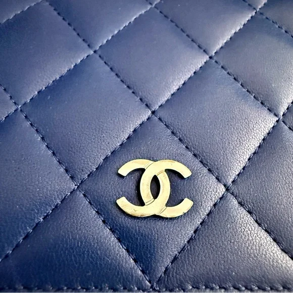 CHANEL Blue Quilted Calfskin Flap Bifold Wallet - Picture 2 of 15